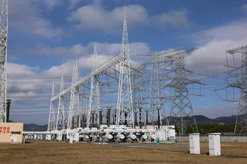 平高电气为福州至厦门特压工程榕城扩供货的1100千伏GIS设备投入运行 杨红亚摄_副本.jpg